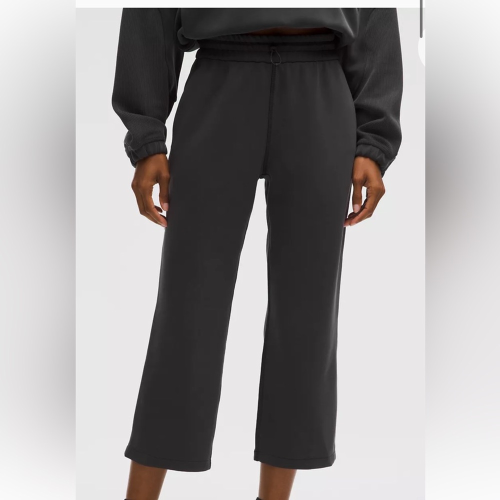 Softstreme High-Rise Straight-Leg Cropped Pant